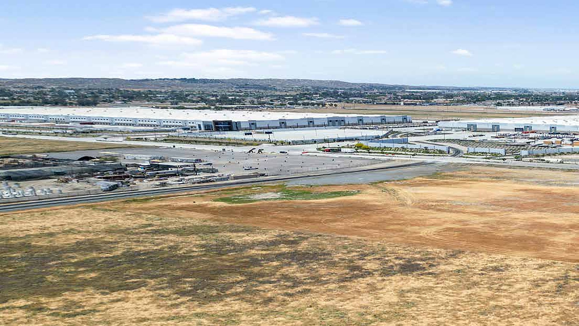 Aerial image of the 751 E Ellis Ave site area with neighboring industrial development